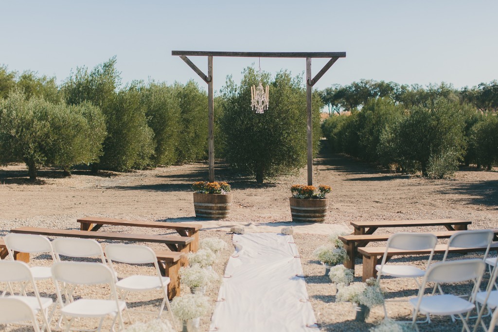 Elegant Backyard Wedding | Lindsey Gomes Photography_0027