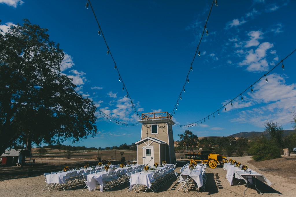 Elegant Backyard Wedding | Lindsey Gomes Photography_0030