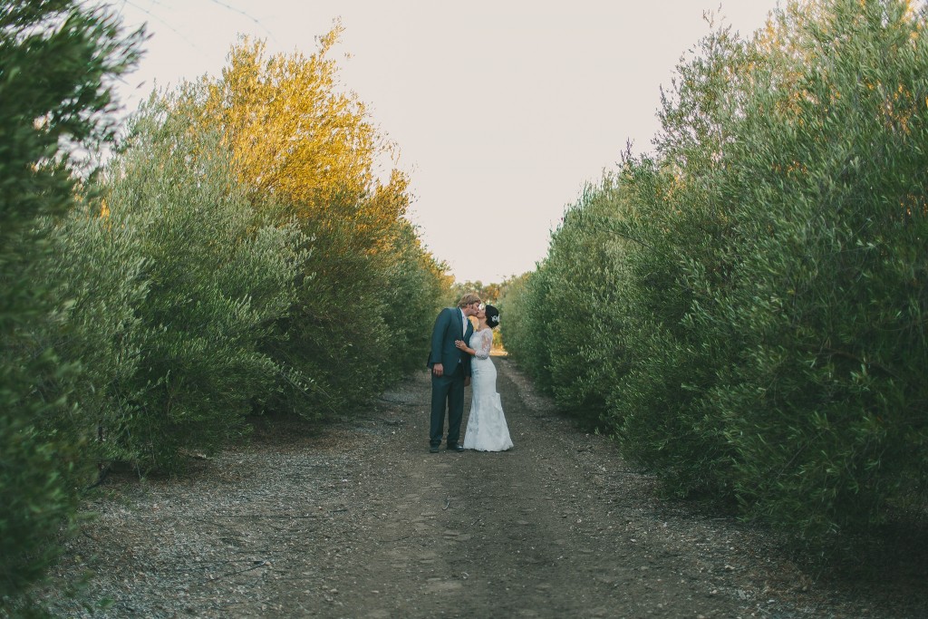 Elegant Backyard Wedding | Lindsey Gomes Photography_0041