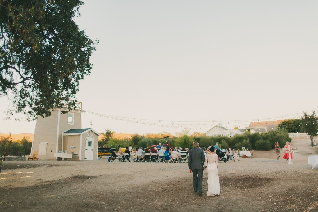 Elegant Backyard Wedding | Lindsey Gomes Photography_0043