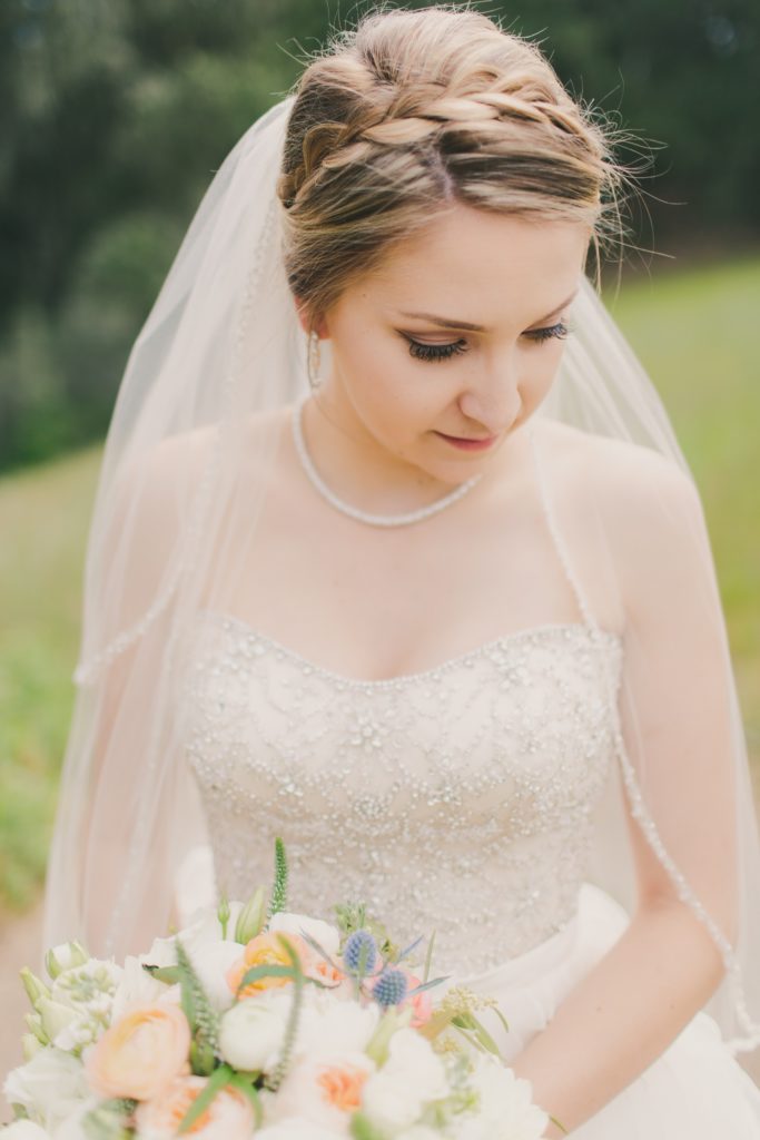 Soft & Glamourous Countryside Wedding| Lindsey Gomes Photography_0005